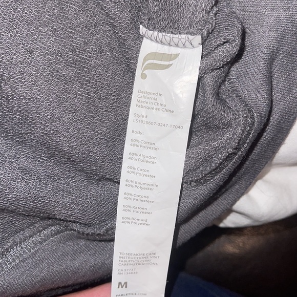 Fabletics Pullover - Picture 4 of 4